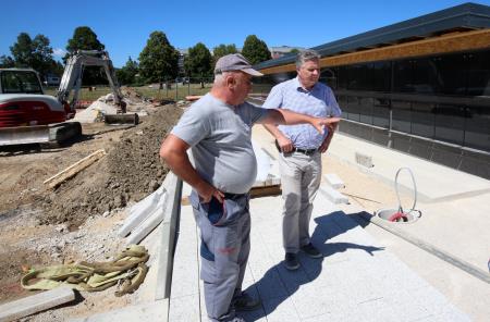 ŠIRITEV POKOPALIŠČA CERKNICA 01 FOTO LJUBO VUKELIČ